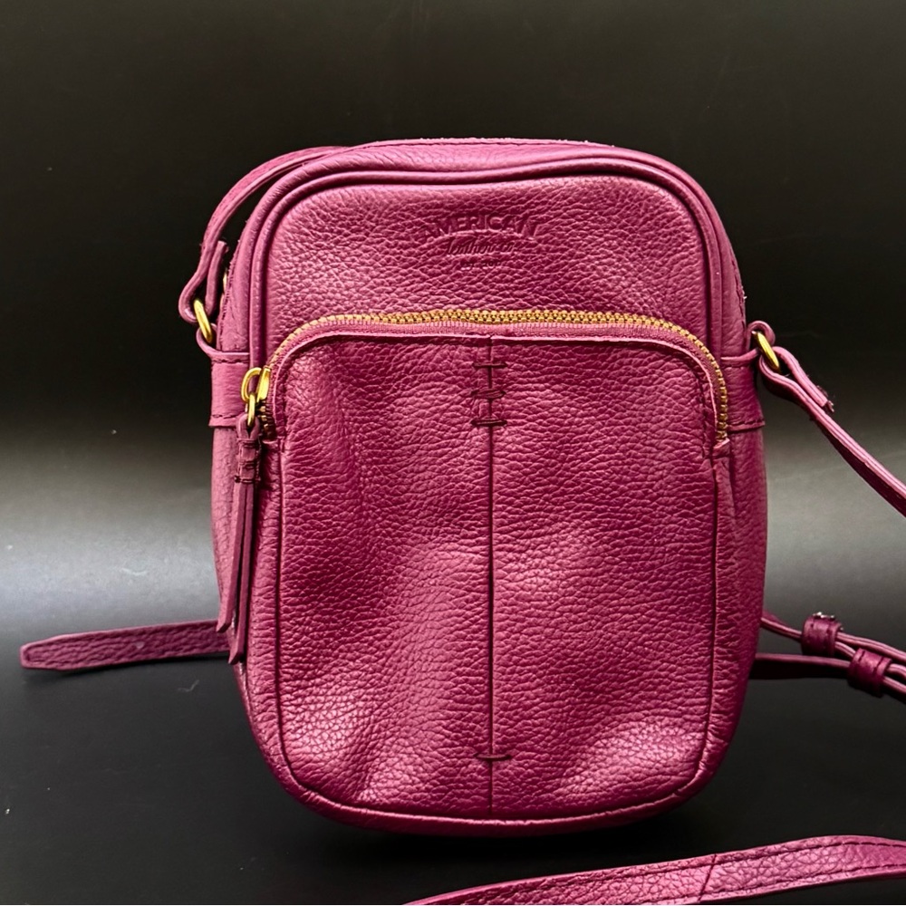 AMERICAN LEATHER Co. Burgundy Pebbled Leather Cleveland Crossbody Bag in Grape